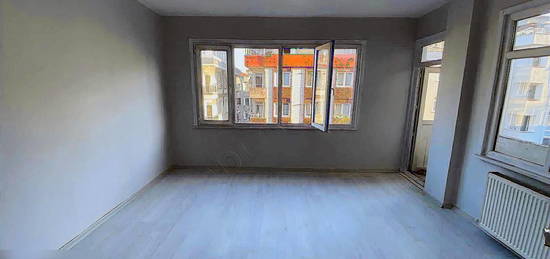 AKMAK DURAINDA SATILIK 90 M2 2+1  YAPILI NZAM BNA