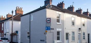 End terrace house to rent in East Street, Salisbury SP2