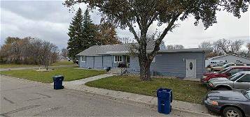 520 9th St SE, Watertown, SD 57201