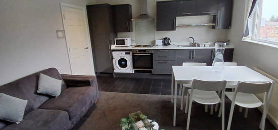 Flat to rent in Grantley Way, Wakefield WF1