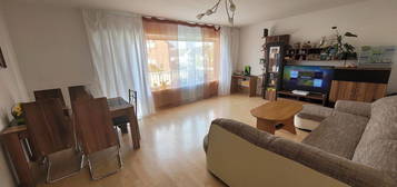 Lichtdurchflutete 4 Zimmer Wohnung 98 m² mit Balkon