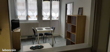 Studio renove et meuble centre ville