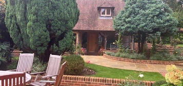 1 bed detached house to rent