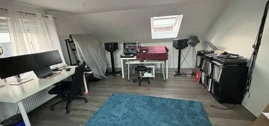 2,5-Zimmer-Wohnung im Dachgeschoss I Ortsmitte sucht nette Mieter