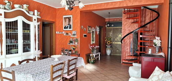 Casa indipendente in vendita in  SP25b, 28