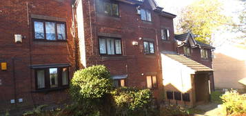 Flat to rent in Crescent Avenue, Prestwich M25