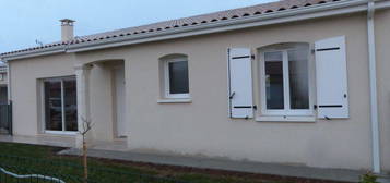 Maison lumineuse a louer de plain pied de 92 m2 sur terrain clos