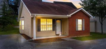 918 Middlebrook Ct, Sevierville, TN 37862