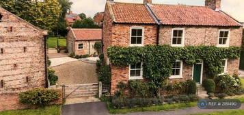 1 bedroom detached house