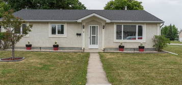 2 Paisley Place, Winnipeg, Manitoba 