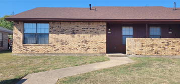 1717 Creekview Dr, Glenn Heights, TX 75154