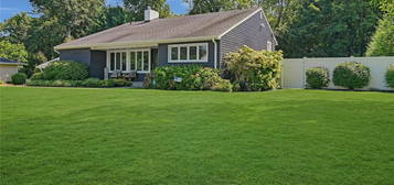 15 Old Town Ln, Huntington, NY 11743