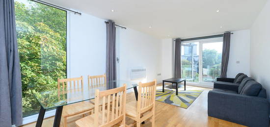 Flat to rent in Grosvenor Court, 2 Wharf Lane, London E14