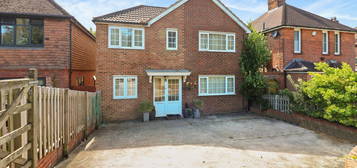 4 bed detached house to rent