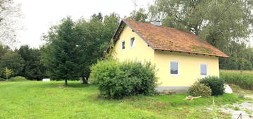 Mietkauf! Renovierungsbedürftiges Haus am Waldrand mit viel Grund für Bastler