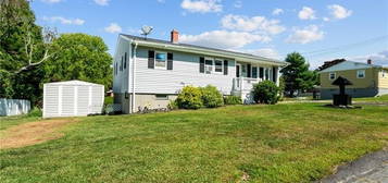 130 Robert Gray Ave, Tiverton, RI 02878