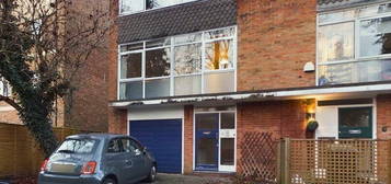 5 bedroom terraced house