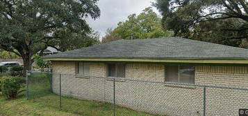 1027 Spruce St, La Marque, TX 77568