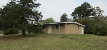 2104 Howard St, Pine Bluff, AR 71603