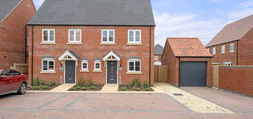 3 bed semi-detached house for sale