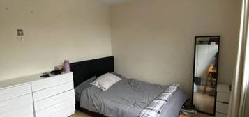 Room to rent in Hayward Gardens, Wandsworth SW15