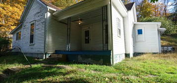 73 Walnut St, Salem, WV 26426