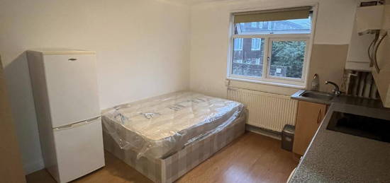 Studio to rent in Ida Road, London N15