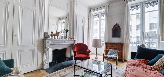 Coeur Presqu'ile - Haussmannien T3 de 86 m²