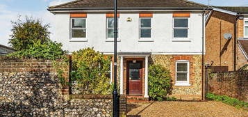 Detached house to rent in Poplar Road, Leatherhead KT22