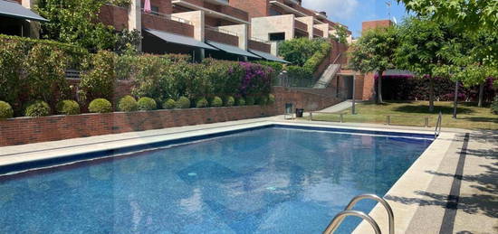 Casa adosada en venta en Califòrnia - Santa Madrona