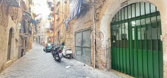 Monolocale Strada della Grazia, Quartieri Spagnoli, Napoli