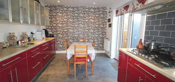 4 bed terraced house to rent