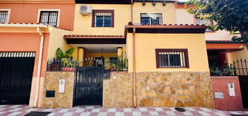 Chalet adosado en venta en calle Jose Manuel Pastor