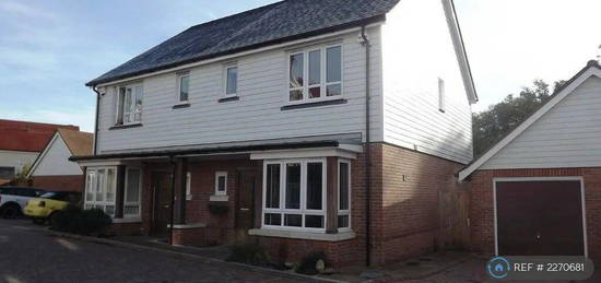 3 bedroom semi-detached house