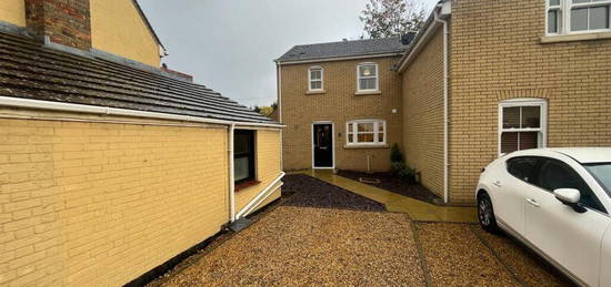 2 bedroom semi-detached house for sale