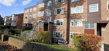 Flat to rent in Lovelace Road, Surbiton KT6