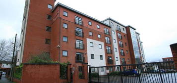 Flat to rent in 10 Renolds House, Everard Street, Salford M5