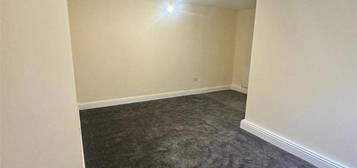 Flat to rent in High Road, Leyton, London E10