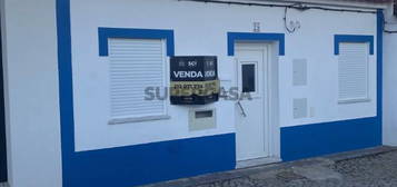 Moradia em Vila Nova de São Bento, com três Quartos na zona central