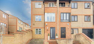 4 bed town house for sale