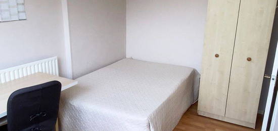 Room to rent in Finborough Road, London SW10