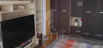 Apartament 3 camere în zona GARBAU