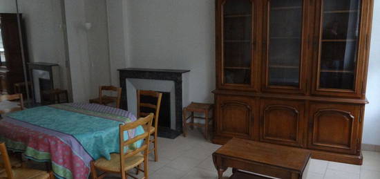 Appartement à Bourg La Reine 3 pièce(s) 60 m² avec un jardin privatif et place de parking