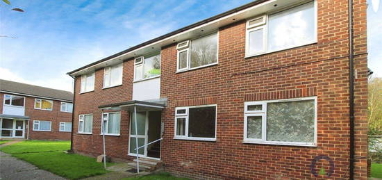 Flat to rent in Walnut Walk, Polegate, East Sussex BN26