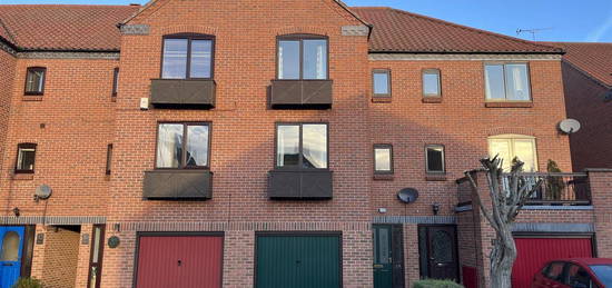 Town house to rent in Brewers Wharf, Newark NG24