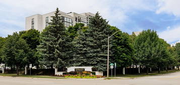 20 Harding Blvd W #304, Richmond Hill, ON L4C 9S4