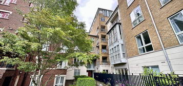 Flat to rent in Willow Court, Admiral Walk, London W9