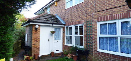 Terraced house to rent in Donaldson Way, Woodley, Reading, Berkshire RG5