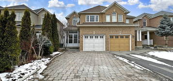 8 Hacienda Dr, Richmond Hill, ON L4E 3X1
