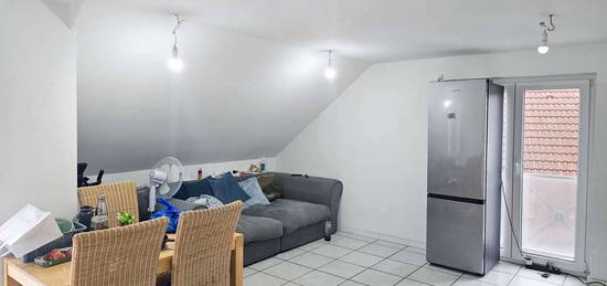 Schöne 2-Zimmer DG-Wohnung mit Dachterrasse!